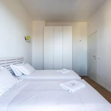 Panoramic Penthouse With Parking Space 2bdr Lägenhet